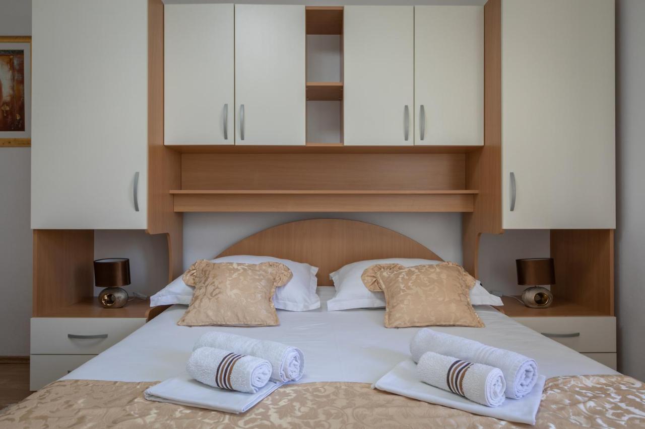 Apartments Barba Tučepi Екстериор снимка