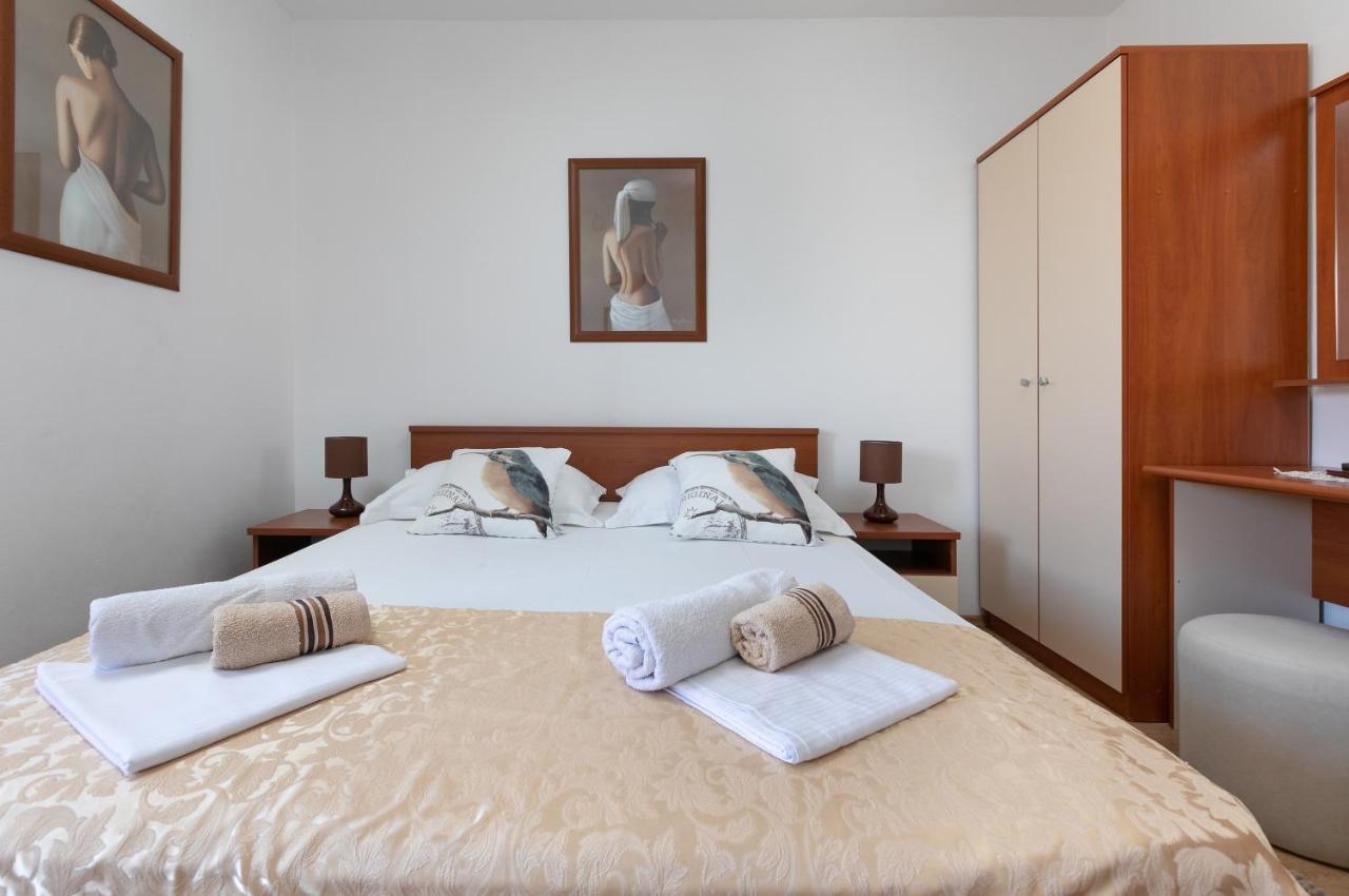 Apartments Barba Tučepi Екстериор снимка